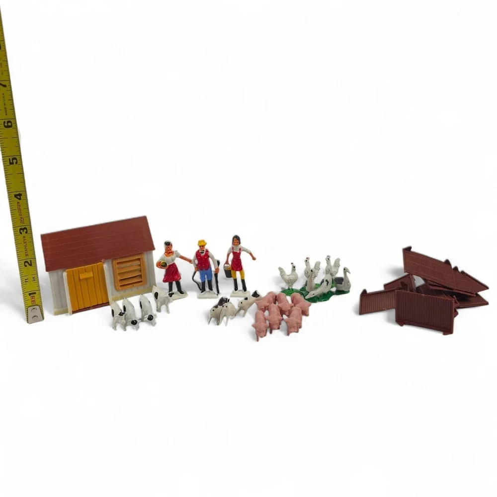 Vintage Style Plastic Hut Farm Toy Accoutrements Boxed & Animal Figures Lot Rare